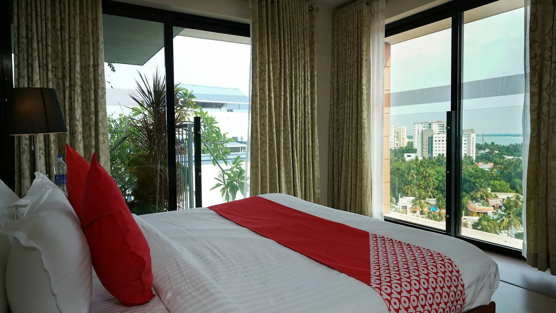 Oyo 14551 Home Luxury 2 Bhk Thevara Kochi 0*,